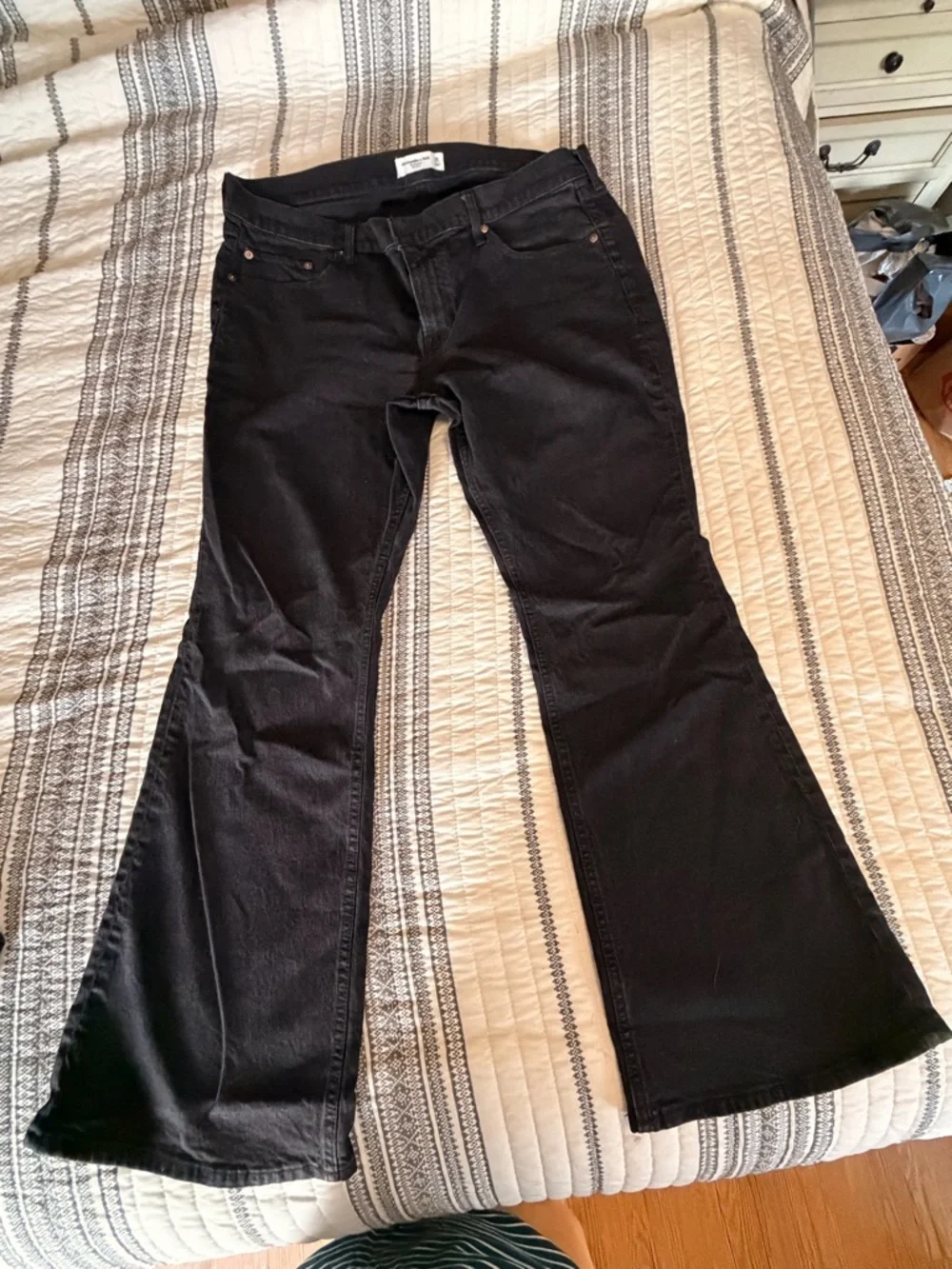 2 pairs of Abercrombie & Fitch Denim High-Rise Jeans - Picture 7 of 11